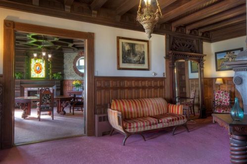 333 Tuckerman Ave, Middletown RI 02842-6049 exterior