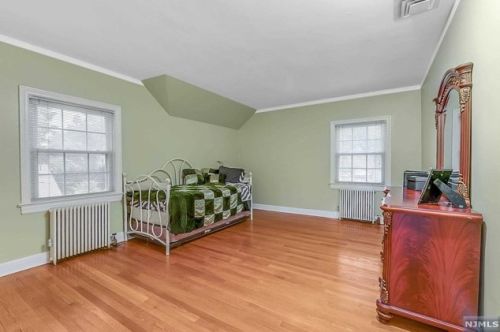 1084 Trafalgar St, Teaneck NJ  07666-1928 exterior