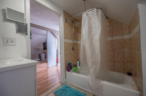 97 Seamans St, Providence RI 02908-1321 exterior