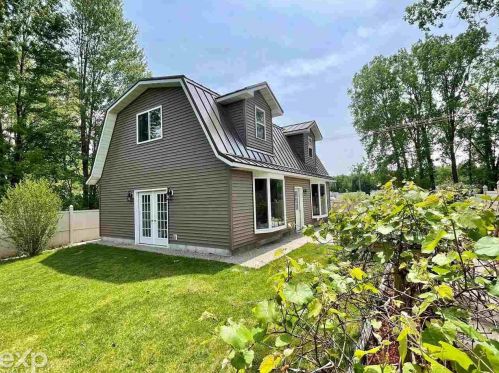 327 Cass St, Standish MI 48658-9229 exterior