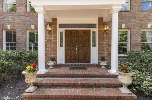 1770 Kirby Rd, Mc Lean VA  22101-5323 exterior