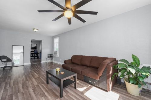 5638 Tripp Ave, Chicago IL 60629-4844 exterior