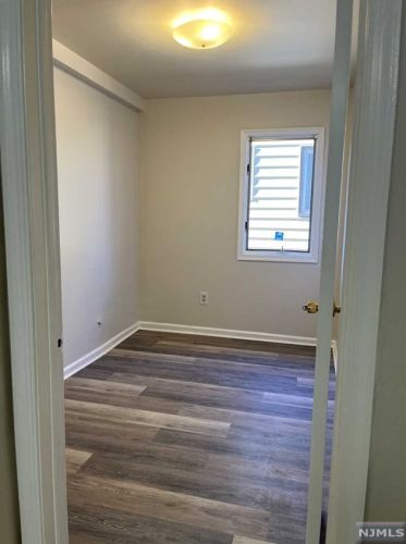 149 Roosevelt Pl, Palisades Park NJ  07650-1152 exterior