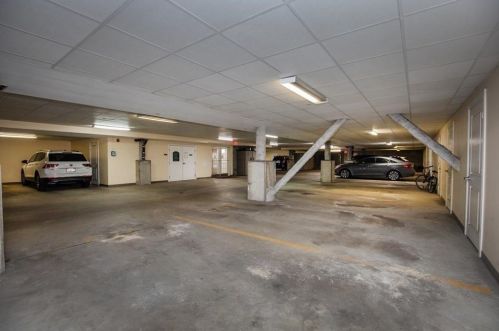 8 Crowninshield St, Peabody MA 01960-8201 exterior