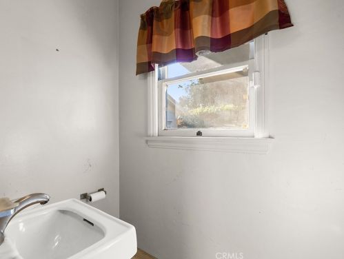 9716 Oak St, Bellflower CA 90706-5326 exterior