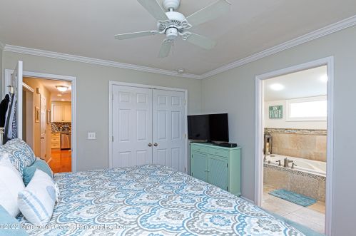 2215 Middle Ave, Point Pleasant Beach NJ 08742-5138 exterior