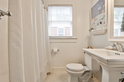 2424 Glenwood Dr, Atlanta GA  30305-4341 exterior