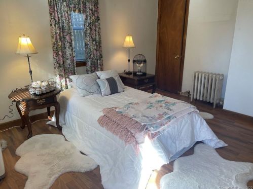 3 St, Windsor Locks CT 06096-1357 exterior