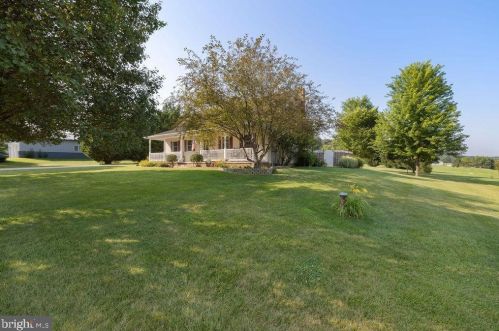 1165 Fox Run Ter, Hanover PA 17331-8742 exterior