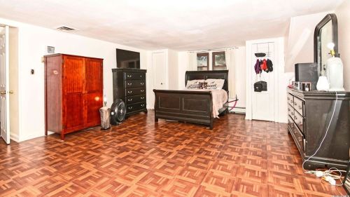 273 Essex St, Babylon NY 11704-2108 exterior