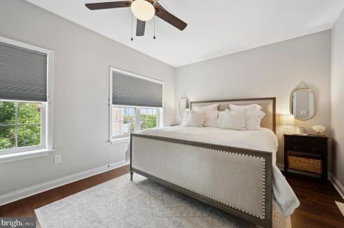 202 Admirals Way, Philadelphia PA 19146-5213 exterior