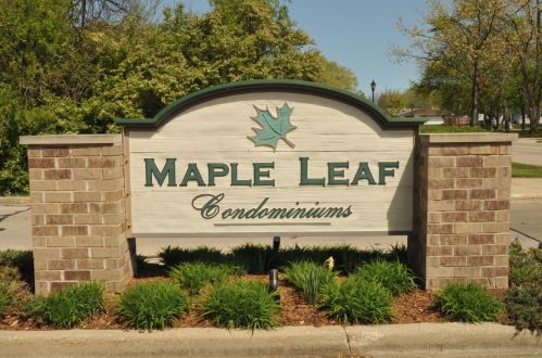 4875 Maple Leaf Cir, Milwaukee WI  53220-2784 exterior