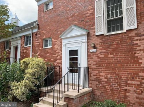 1605 Fitzgerald Ln, Alexandria VA  22302-2004 exterior