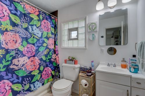 2015 94, Milwaukee WI 53227-1403 exterior