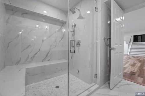 2 Toboggan Rdg Rd, Upper Saddle River NJ 07458-2521 exterior