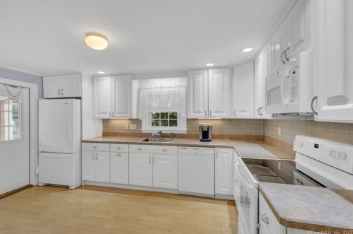 132 Green Rd, Manchester, CT 06042-3206