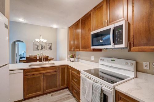 3282 Stonecreek Dr, Madison WI 53719-5250 exterior