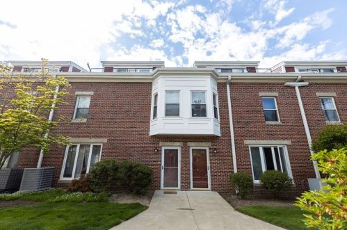 166 Quincy Shore Dr, Quincy MA  02171-2943 exterior