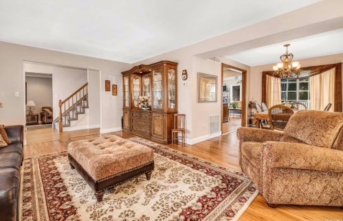 38 Fuller St, Huntington Station NY 11746-6657 exterior