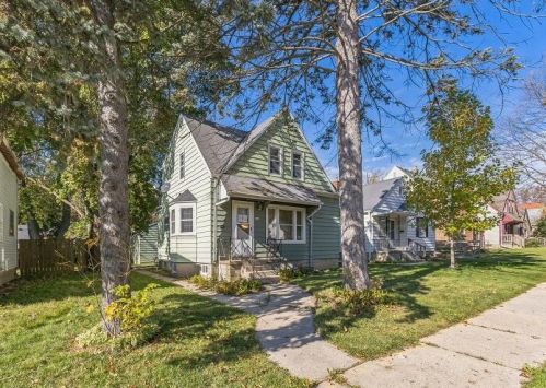 5665 39th St, Milwaukee, WI 53221-3901