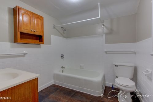 1443 Alamo Ave, Kalamazoo MI  49006-2215 exterior