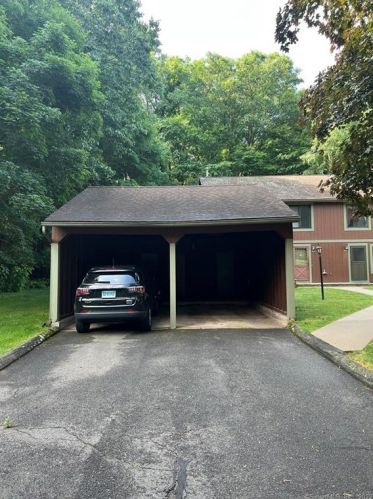 35 Cliffside Dr, Manchester, CT 06042-3485