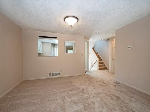 651 Newport Dr, Pittsburgh PA  15235-3226 exterior