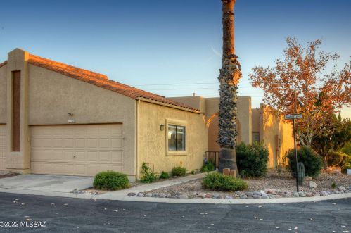 761 Sunlight Ln, Tucson, AZ 85704-5464