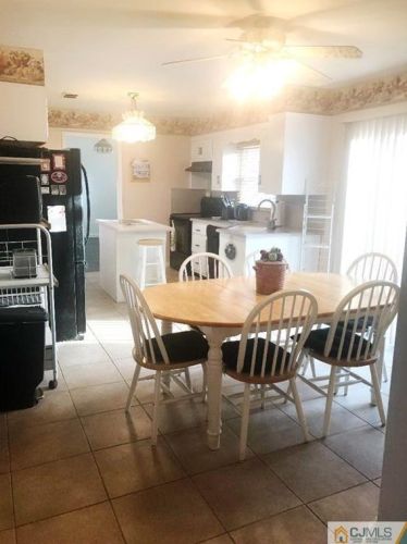 1 Kerry Ct, Old Bridge, NJ 08857-2610