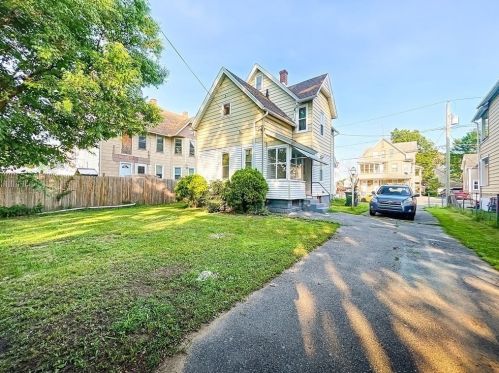 24 Cleveland St, Springfield MA  01104-2402 exterior