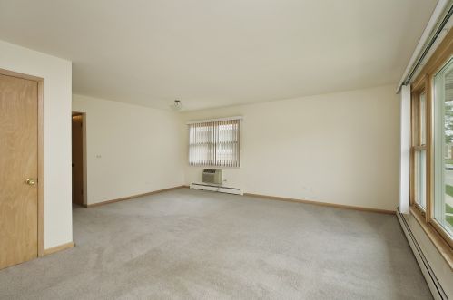 8512 Berwyn Ave, Chicago IL 60656-2513 exterior