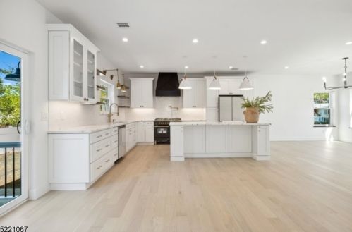 19 Grant Ave, East Hanover NJ  07936-2950 exterior