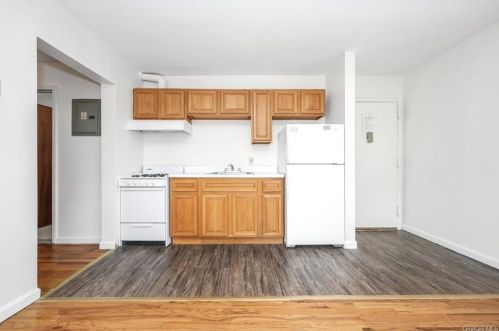 4175 Bronxwood Ave, Bronx NY 10466-4505 exterior