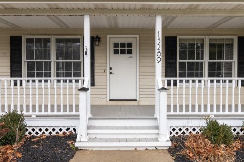 13289 Heather Ln, Perry, MI 48872-9120