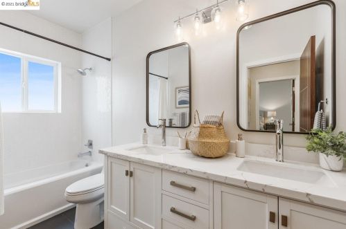 2325 8 St, Berkeley CA 94710-2311 exterior