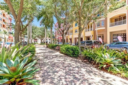 410 Bayfront Pl, Naples FL 34102-6464 exterior