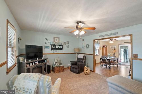 1165 Fox Run Ter, Hanover PA 17331-8742 exterior