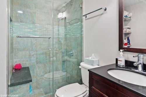 1921 Oakdale Ave, Chicago IL 60657-4026 exterior