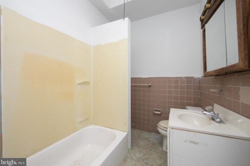 1247 Sheridan St, Camden NJ 08104-3529 exterior