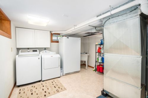 2327 Hillcrest Dr, Duluth MN 55811-3137 exterior