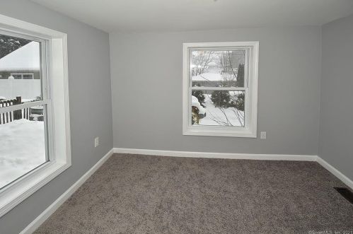 14 Lk St, Ellington CT 06029-3008 exterior