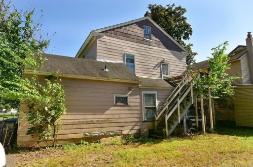 105 Maple St, Ellington CT  06029-3332 exterior