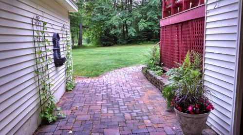 136 Sewalls Fls Rd, Concord NH 03301-4725 exterior