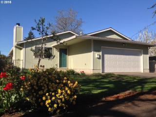 6127 Bush St, Portland OR  97266-2320 exterior