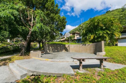 1521 Kalaniwai Pl, Honolulu HI 96821-1211 exterior