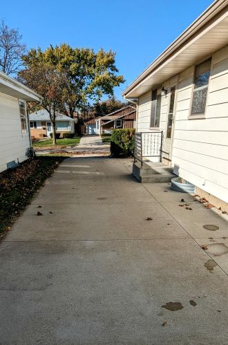 4914 104, Milwaukee WI 53228-3204 exterior