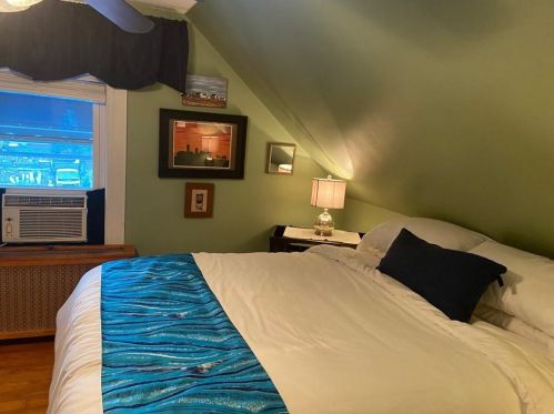 14 Aventine Ave, Providence RI 02904-1211 exterior