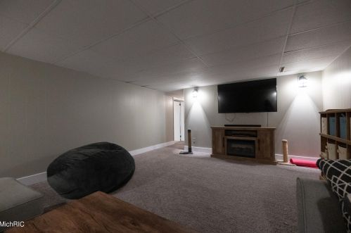 1154 Cadillac Dr, Meskegon MI 49445-1917 exterior