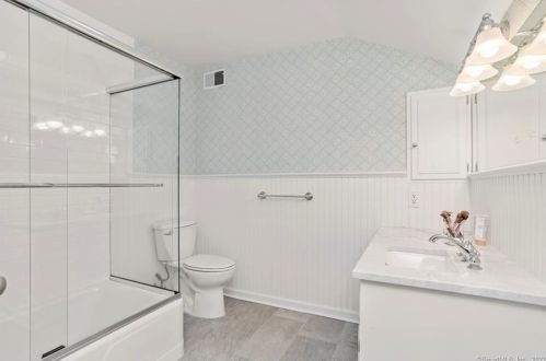 7 Deer Ln, Greenwich CT 06830-3802 exterior