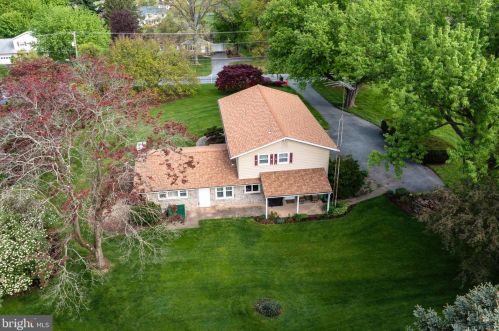 1526 Chestnut Hill Rd, Pottstown PA 19465-7156 exterior